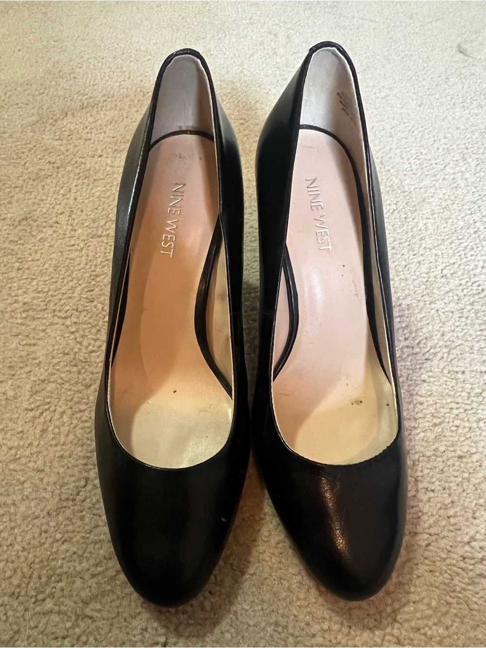 Size 7W Nine West Classic Black Leather Pumps